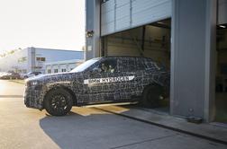 Novi BMW-jev SUV: imel bo pet pogonov, zadnji je lepo presenečenje #foto