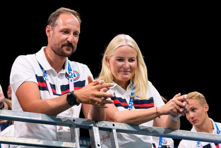Po smrti očeta bo prestol prevzel princ Haakon, kraljica pa bo postala princesa Mette-Marit, s katero sta poročena od leta 2001. | Foto: Guliverimage