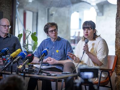 Kampanje Black Cuba: Nika Kovač, društvo novinarjev, Danes je nov dan ...