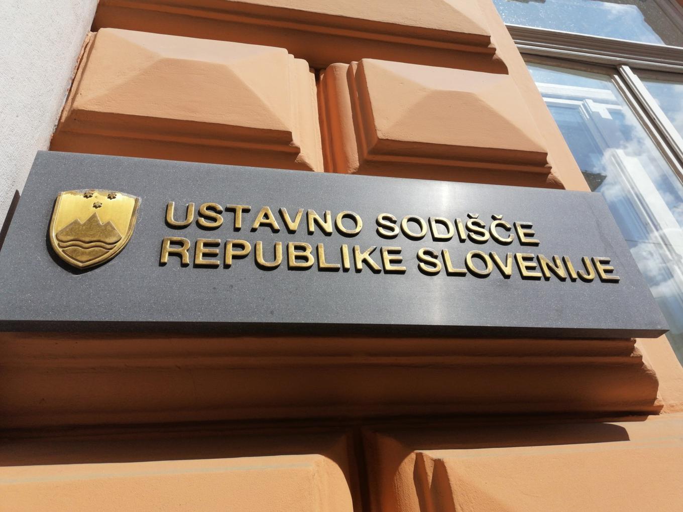 Ustavno sodišče odločilo o zakonu o RTVS: negotovost in očitki o povozitvi pravne države