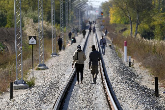 Migranti na madžarsko-srbski meji | Nova zakonodaja bo omogočala preverjanje državljanov tretjih držav na zunanjih mejah EU, prinaša pa tudi razširjeno podatkovno bazo Eurodac, v kateri bodo zbirali prstne odtise in fotografije obraza. | Foto Guliverimage