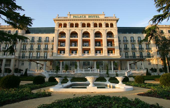 "Če se bo kaj takšnega zgodilo, nas bo skrbelo. To za hotel in celotno destinacijo ne bi bilo dobro," glede morebitnih prekinitev dobave pitne vode pojasnjujejo v hotelu Kempinski Palace Portorož. | Foto: Bojan Puhek