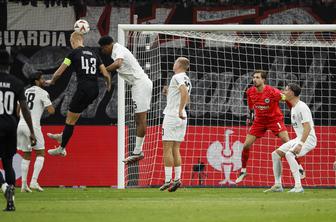 Brez presenečenja Lipuščkovih, Man Utd remiziral pri Fenerbahčeju, Tottenham do zmage