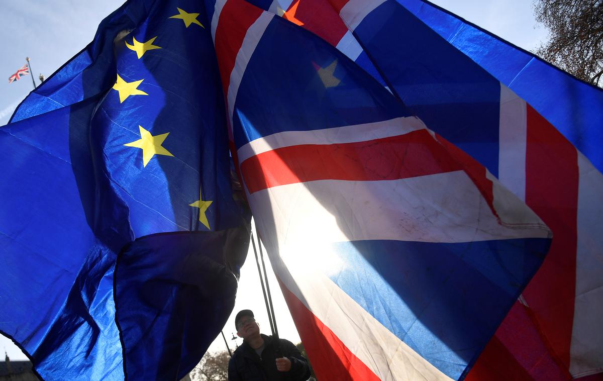Brexit | EU vztrajno zavrača nova pogajanja o ločitvenem sporazumu, je pa izrazila pripravljenost na prilagoditev politične izjave o prihodnjih odnosih in premislek o podaljšanju roka za brexit. Da bi Velika Britanija lahko preložila brexit, mora v to privoliti vseh preostalih 27 članic EU. | Foto Reuters