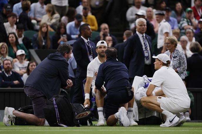 Jannik Sinner : Grigor Dimitrov | Grigor Dimitrov je proti Janniku Sinnerju vodil z 2:0 v nizih, v tretjem pa je pri rezultatu 2:2 zaradi poškodbe predal dvoboj. | Foto Reuters