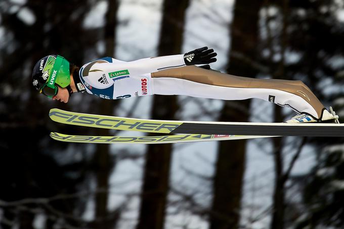 "Peter Prevc je spremenil nekaj pri odrivu ali pa zamenjal smučko, ker zdaj deluje drugače kot na začetku sezone. Je stari Peter," pravi Schmitt. | Foto: Sportida