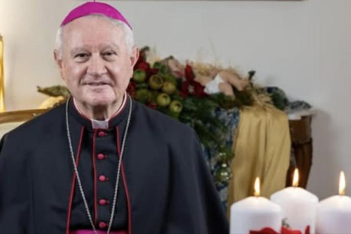 Hrvaški nadškof | Poleg tega, da jim je zaželel srečen božič in novo leto, je katoličane opozoril, da advent oziroma prihod novega leta ne sme biti le obdobje dobrih časov, ampak tudi trenutek srečanja z Bogom. | Foto FB/Župa Kraljice Mučenika Radun-Kaštel Stari