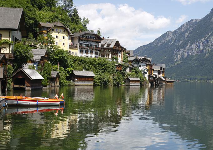 Bogata Avstrija ima v svetu podobo urejene, idilične alpske države. Slovenija na drugi strani svoje pripadnosti alpskemu svetu ne zna izkoristiti za širšo prepoznavnost v svetu. | Foto: Reuters