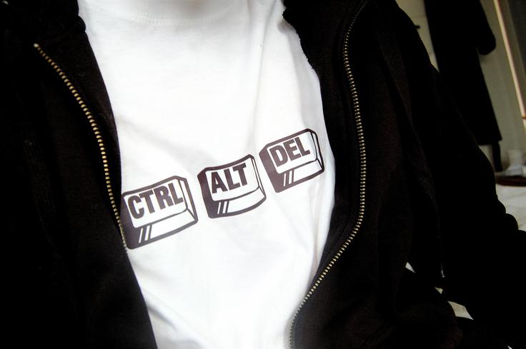 Ctrl-Alt-Delete je tako znana računalniška bližnjica, da se je prebila tudi v popkulturo in pogovorni jezik, v katerem je sopomenka za prekiniti, prenehati ali opustiti.  | Foto: Flickr/Andrew*