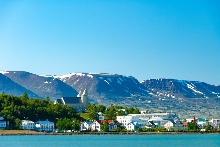 Kariero v tujini je začel v mestu Akureyri na Islandiji, kjer je delal kot smučarski trener.  | Foto: Shutterstock