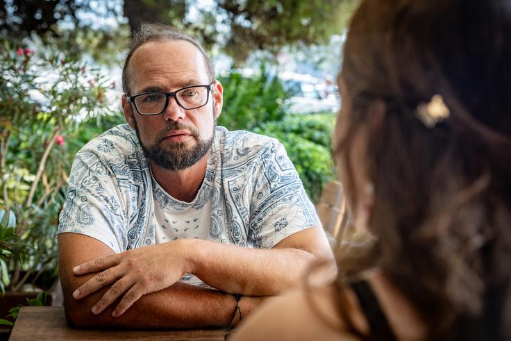 "Dalo bi se preživeti samo z ribištvom, vendar je treba delati in vlagati. Če vlagaš svoj čas in trud, se ti povrne. Morje je pošteno," pove Izolan.  | Foto: Gaja Hanuna