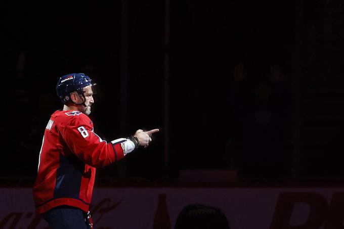 Aleksander Ovečkin je z dvema goloma v prvi četrtini pomagal svojim Washington Capitals do zmage proti New York Rangers s 5:3. | Foto: Reuters