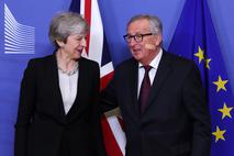 Theresa May in Jean-Claude Juncker