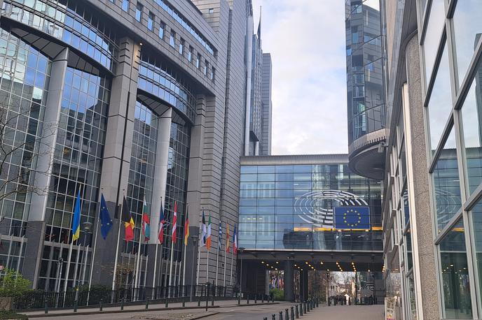 Bruselj EU institucije | Ministri bodo po napovedih neimenovanih evropskih diplomatov med drugim razpravljali o financiranju vojaške pomoči Ukrajini, pri čemer se kot najučinkovitejša možnost omenja uporaba zamrznjenega ruskega premoženja. | Foto K. M.