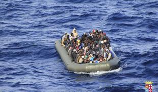 Pred obalo Libije brodolom ladje s 700 migranti, večina naj bi umrla