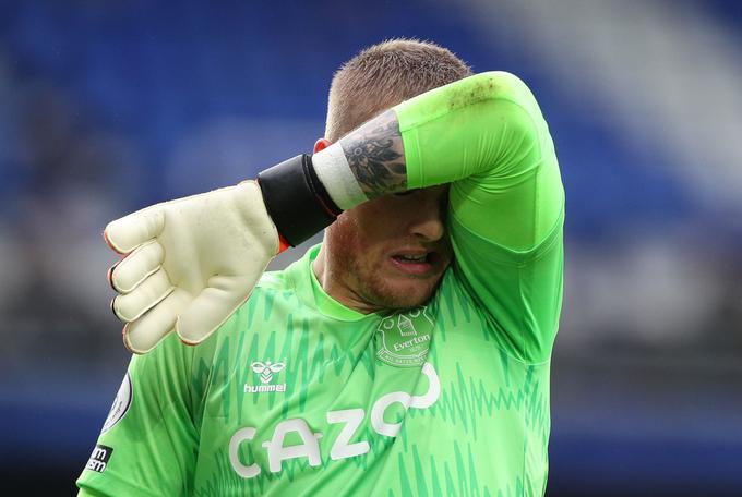  Vratar Evertona in angleški reprezentant Jordan Pickford jo je odnesel brez kazni. | Foto: Reuters