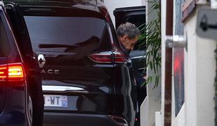 Sarkozy že odkorakal iz pariškega zapora #video