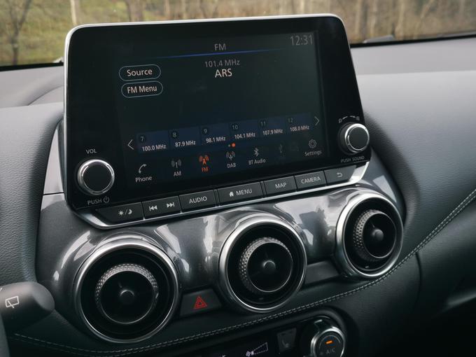 Juke je zdaj nenehno povezan s spletom in zna komunicirati s sistemoma android auto in apple carplay. | Foto: Gašper Pirman