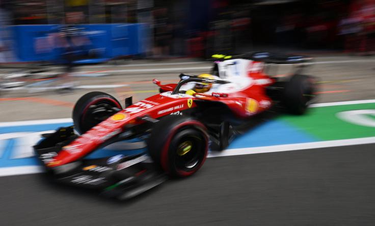 Lewis Hamilton je v petek še sebe presenetil s prvim mestom na kvalifikacijah za šprint, na kvalifikacijah za osrednjo dirko pa je bil tretji. | Foto: Reuters