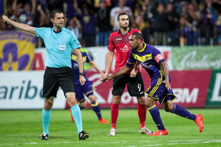 Proslavljanje gola v mreži Qabale. | Foto: Matic Klanšek Velej/Sportida