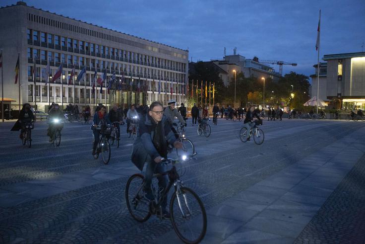 Petkovi protesti kolesarjev v Ljubljani, predvsem pred stavbo državnega zbora, so bili v času tretje vlade Janeza Janše stalnica. | Foto: Bojan Puhek