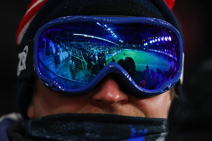 ZDA Nogomet Minnesota | Navijač ZDA je spremljal nogometni dvoboj v Minnesoti s smučarskimi očali. | Foto Reuters