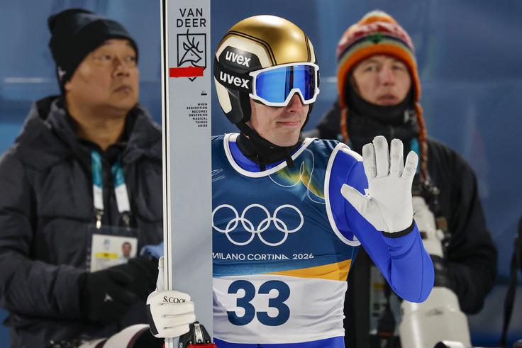 Timi Zajc je po prvem uradnem treningu na veliki olimpijski skakalnici v Predazzu priznal, da še išče pravi občutek: "Ponovitev dogajanja. Mučim se." | Foto: Anže Malovrh/STA