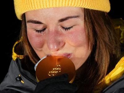 Taubitz nadaljevala zlati olimpijski niz nemških sankačic