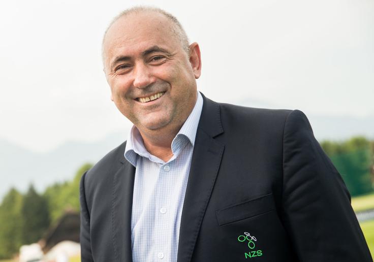 Nogometašem je prišel srečo zaželet tudi predsednik NZS Radenko Mijatović. | Foto: Vid Ponikvar