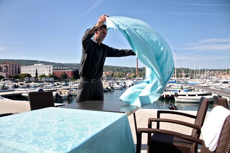 Po koncu krize je pozitivno to, da v določenih sektorji v nekaterih regijah primanjkuje delavcev in so delodajalci vendarle morali dvigniti urne postavke, omenja Funkl. | Foto: Matjaž Rušt