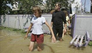 V poplavah v Ukrajini in Romuniji najmanj 16 mrtvih