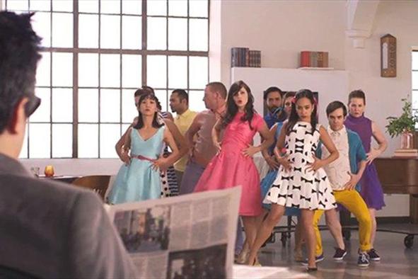 Zooey Deschanel z novim videospotom