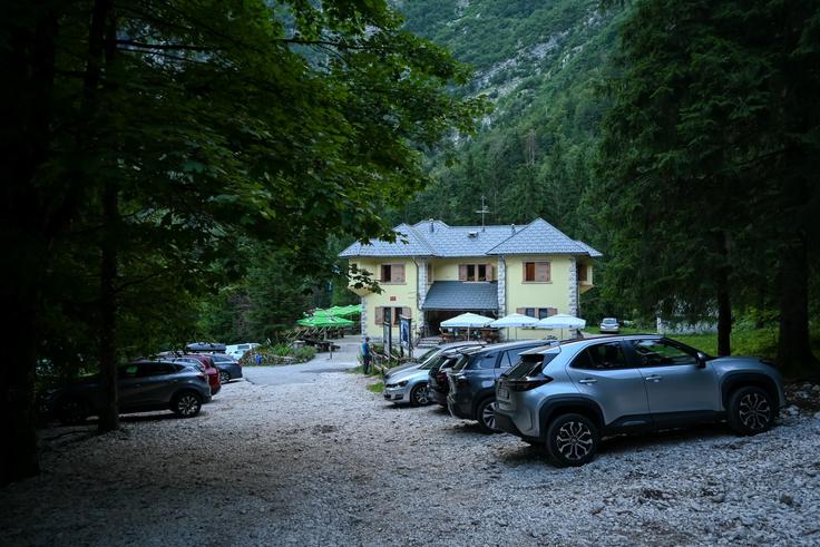 Izhodišče v Lepeni | Foto: Matej Podgoršek