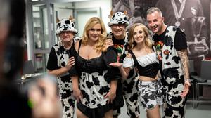 Agropop se je poklonil pokojni članici Šerbi #video