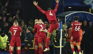 Brez sprememb na vrhu, Liverpoolu lokalni derbi, Ronaldo junak Uniteda