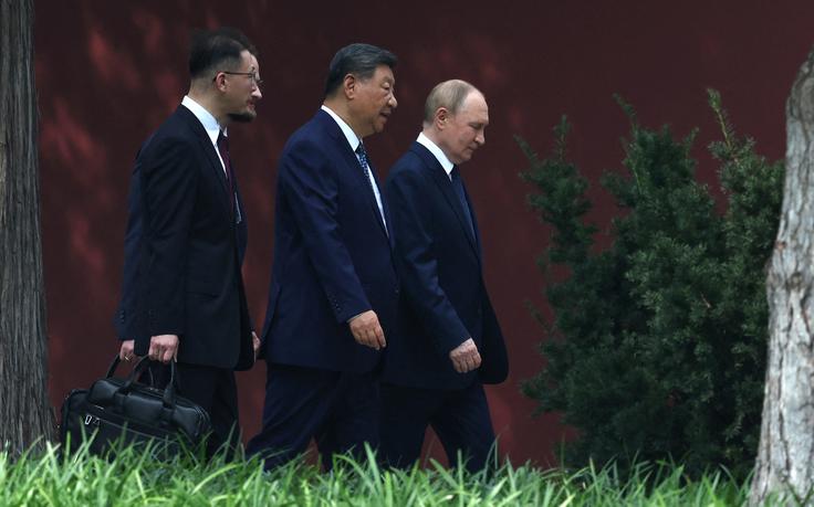 Vladimir Putin in Ši Džinping med srečanjem v Pekingu | Foto: Reuters
