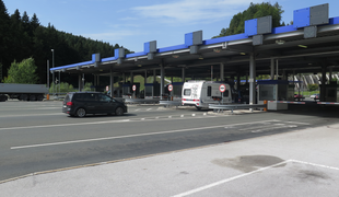 Kaos na mejah: za vstop v Slovenijo tudi do tri ure čakanja