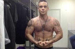 Robbie Williams razkazuje svoje mišice