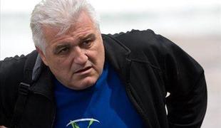 Kauzer starejši je raje spil liter vode