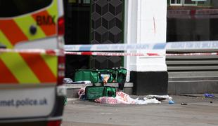 Sredi Londona zabodli dva policista #foto