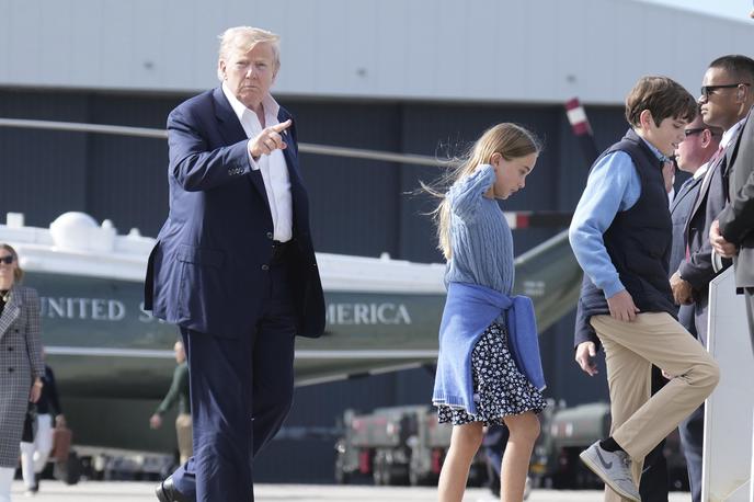 Donald Trump | Donald Trump je v pogovoru z novinarji na krovu predsedniškega letala na poti s Škotske potrdil skrajšanje prvotnega roka, ki bi se sicer iztekel 2. septembra. | Foto Guliverimage