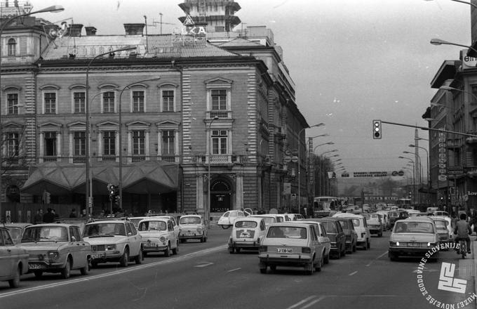 Palača Evropa na fotografiji iz leta 1975.  (foto: Marjan Ciglič, hrani: MNZS) | Foto: 