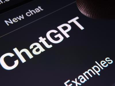 Kako doseči, da ChatGPT ponudi tebe in ne konkurence