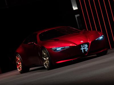 Leto strmega padca prodaje, Alfa Romeo pa v Parizu z atraktivnim konceptom