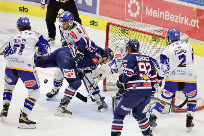 Anže Kuralt je s Fehervarjem na dobri poti, da se premierno uvrstijo v finale IceHL. Prvičl v zgodovini so si zagotovili tudi igranje v ligi prvakov. | Foto: VSV/Krammer