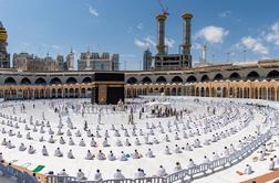 Za ramazan v Meko le cepljeni verniki