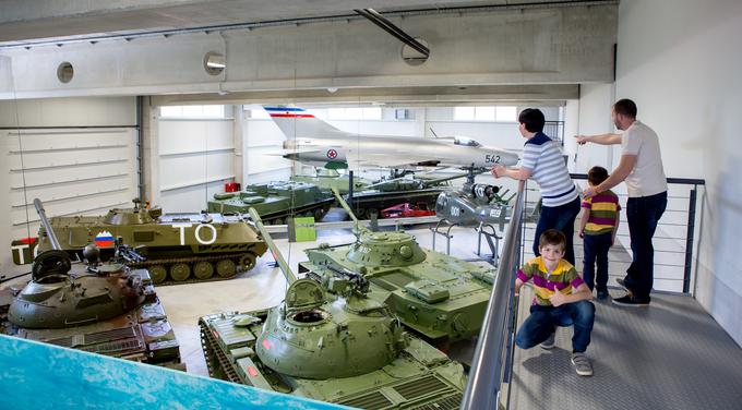 Park vojaške zgodovine hrani bogato zbirko oklepnih vozil in vojaških letal. | Foto: 