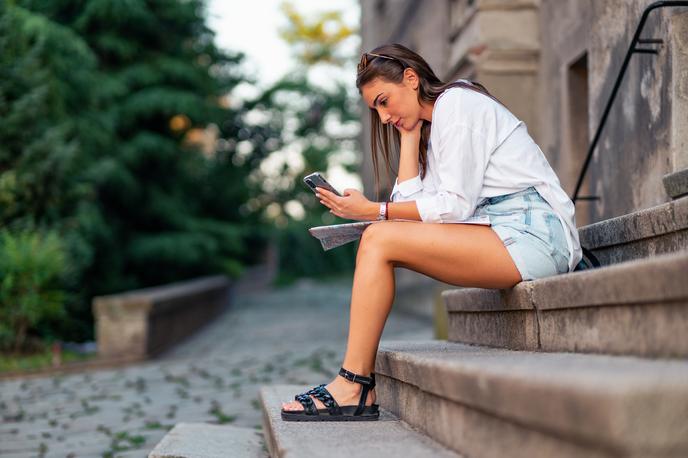poletje, telefon | Foto Shutterstock