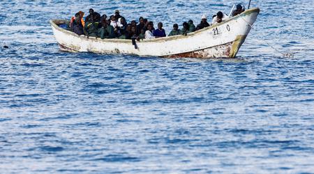 Francoska obalna straža v Rokavskem prelivu rešila več kot sto migrantov