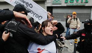 V Istanbulu pridržali več kot 400 ljudi #foto